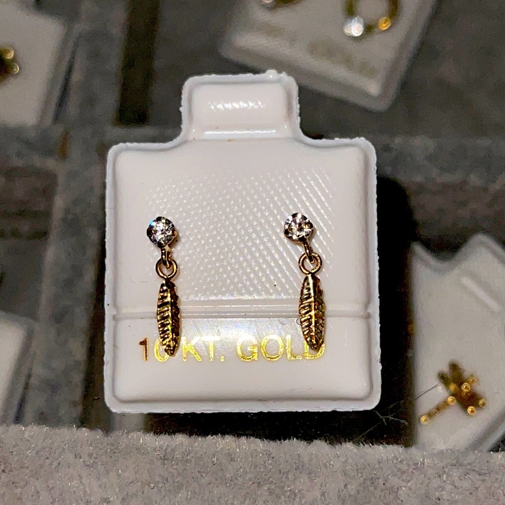 Leaf studs
